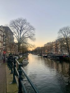 alt="amsterdam canal"